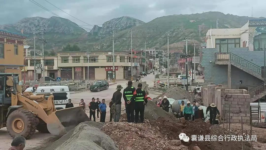 整治占道行为 确保道路畅通