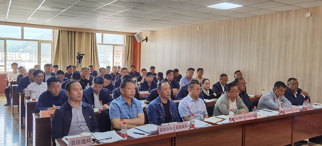 囊谦县第十六届人民政府召开第一次全体会议