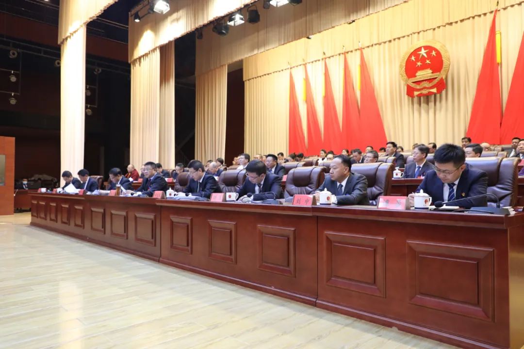 玉树藏族自治州第十四届人民代表大会第二次会议举行第二次全体会议