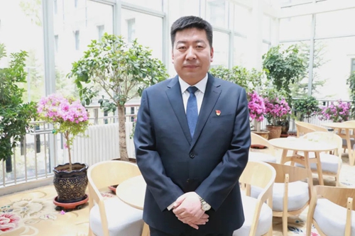 玉树州省党代表赴西宁参加省第十四次党代会