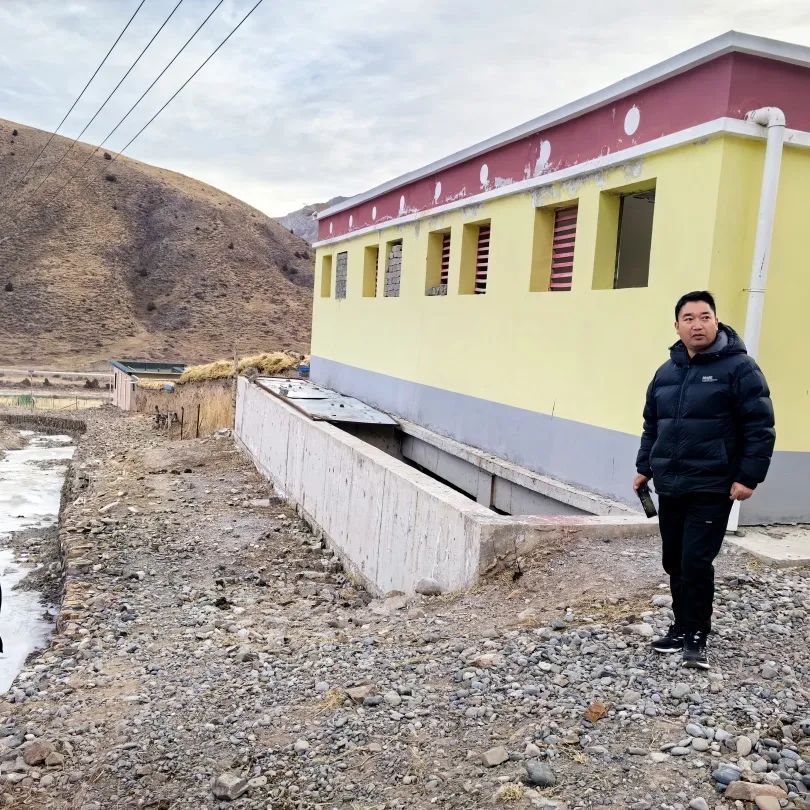 （觉拉乡）扎实持续推动临近河道问题厕所摸排整治工作